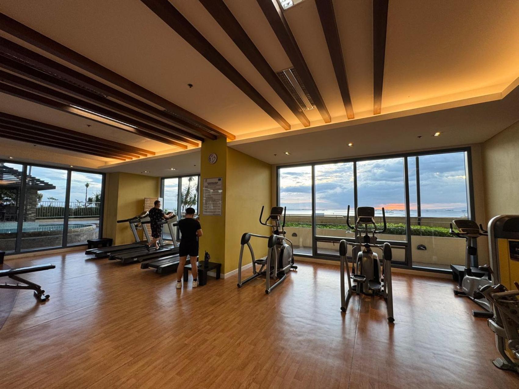 Grand Riviera Suites Manila Exterior photo